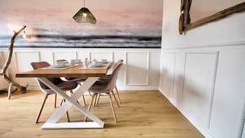 Family Apartment | 2 bedrooms, iron/ironing board, WiFi (free), bed sheets
