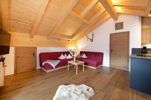 Smart TV, DVD player, stereo