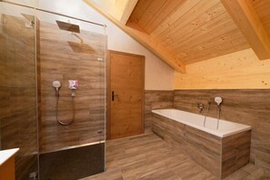Shower, hair dryer, towels - Holiday apartment d'griabige (Farchant)