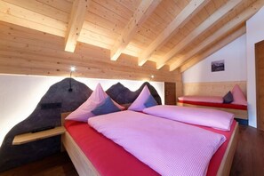 1 chambre, fer et planche à repasser