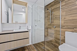 Shower, hair dryer, towels