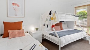 5 室のベッドルーム、アイロン / アイロン台、WiFi、ベッドシーツ