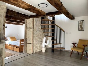 3 bedrooms, iron/ironing board, travel crib, WiFi - Chaleureuse Quercynoise Avec Piscine & Jolie vue (Montcuq-en-Quercy-Blanc)