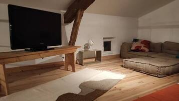 Télévision, cheminée