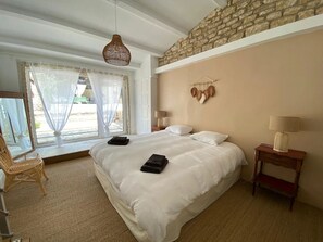 5 Schlafzimmer, Schreibtisch, Bügeleisen/Bügelbrett, Reisekinderbett