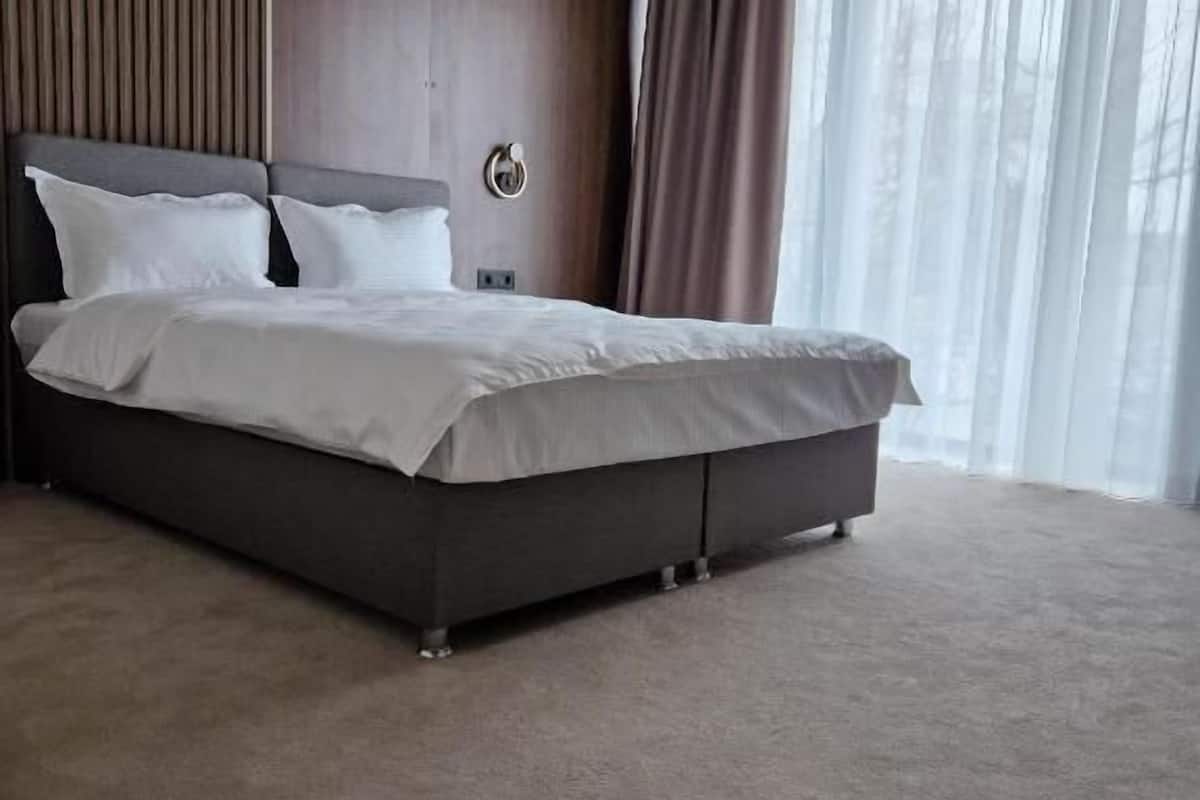1 habitación, ropa de cama de alta calidad y escritorio