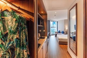 Deluxe Studio, Kitchenette, Ocean View | Private kitchen | Mini-fridge, microwave, oven, stovetop