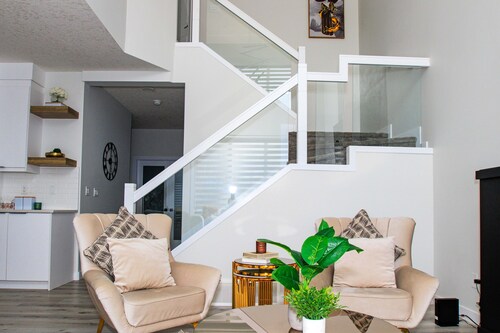 Luxury 5 bedroom family  house Sleeps 13 + high chair and baby crib 