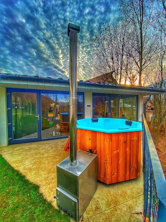 Exterior. Mira by Atra