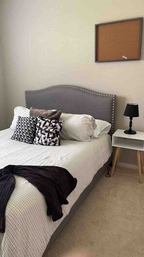 4 bedrooms, desk, iron/ironing board, travel cot - Lovely Woodlands home w/heated pool and spa! (Spring)