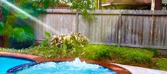 Lovely Woodlands home w/heated pool and spa!