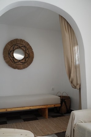 Apartment, Lanai | Living area | 42-inch Smart TV with satellite channels - Yi & Thalassa by KHI Collection (Kithnos)