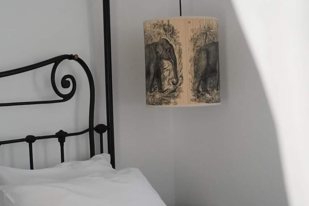 Departamento, lanai | 1 habitación, ropa de cama hipoalergénica y edredón