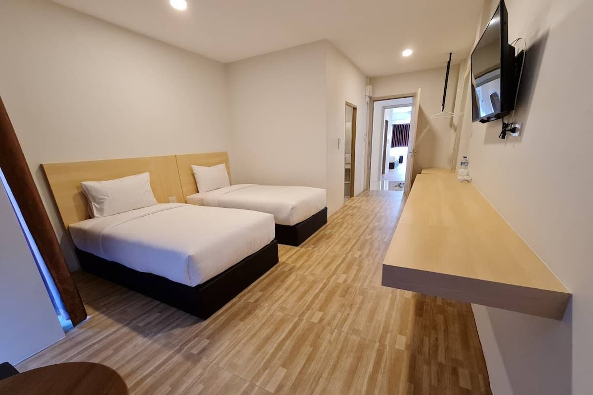 Twin kamer, uitzicht op de stad | Een bureau, gratis wifi