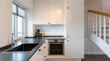 Kühlschrank, Mikrowelle, Ofen, Herdplatte