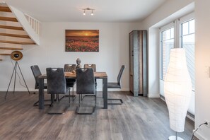 Dining - Semi-detached house "Utblick" on Nordstrand for up to 4 people (Nordstrand)