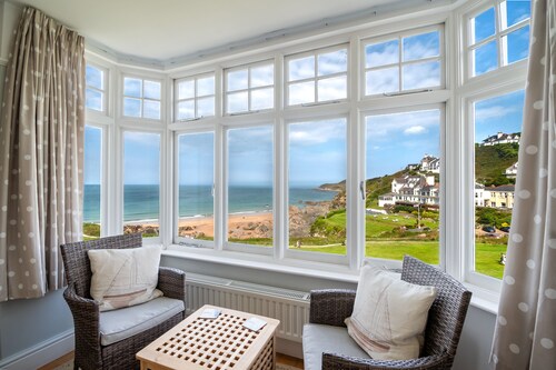Luxury beach-front House with fantastic sea views in Woolacombe with parking 