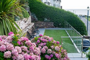 Property grounds - Luxury beach-front House with fantastic sea views in Woolacombe with parking  (Woolacombe)