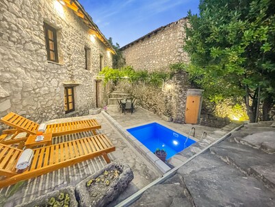 Villa Historic Pocitelj with pool and incredible views 