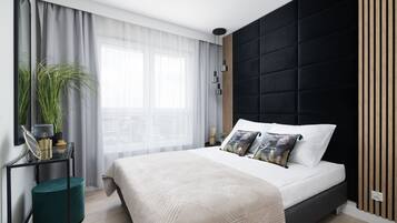 Luxury Suite | 1 bedroom, laptop workspace, blackout drapes, iron/ironing board