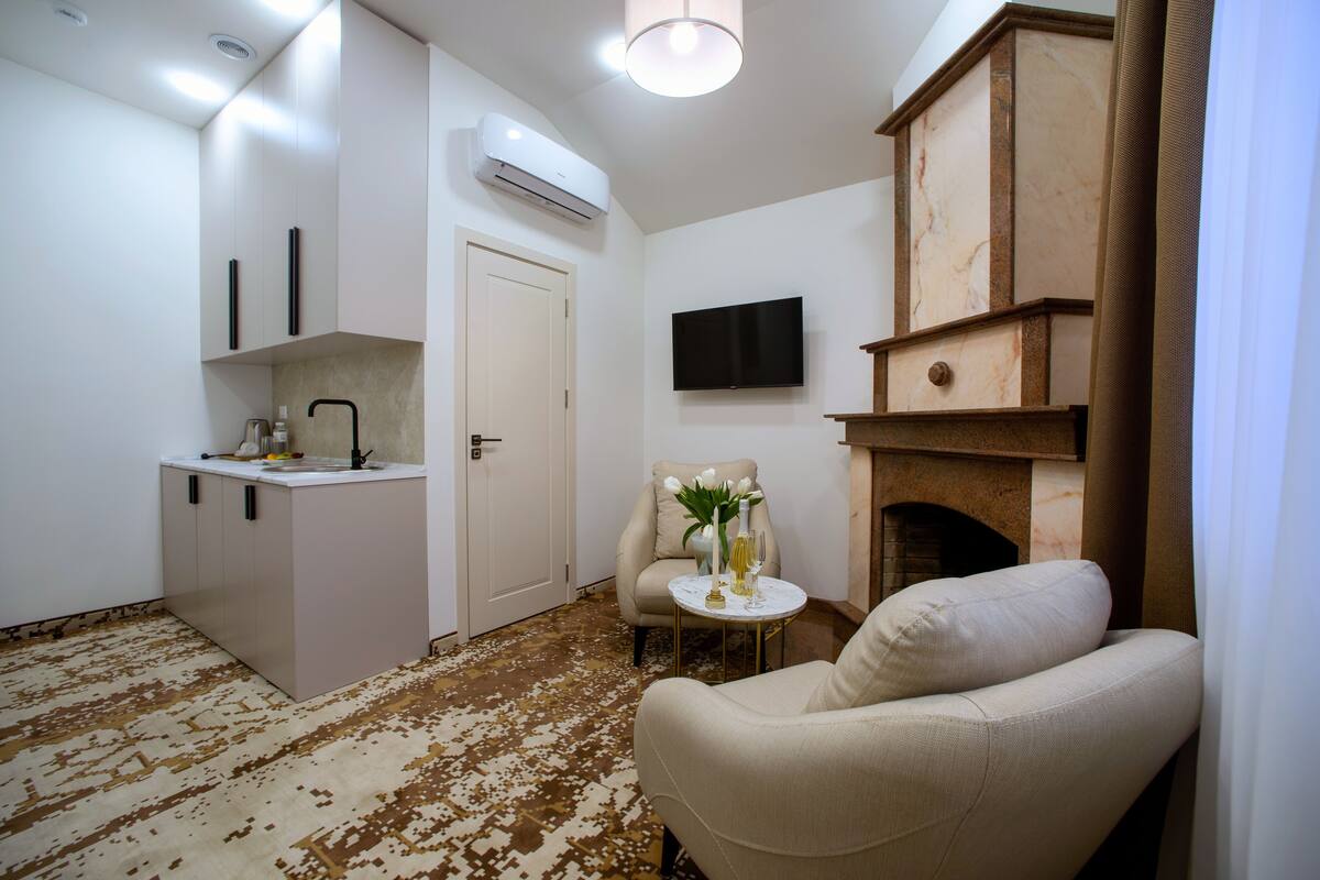 시그니처룸 | 고급 침구, 오리/거위털 이불, 필로우탑 침대, 무료 미니바 품목