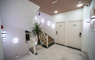 40-inch flat-screen TV with satellite channels, Netflix, Hulu