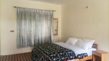 Habitación Deluxe doble | Sistema de insonorización, tabla de planchar con plancha, wifi gratis