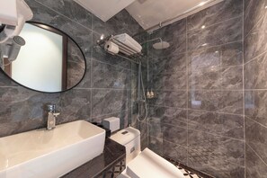 Regadera, regadera tipo lluvia, secadora de cabello, batas 