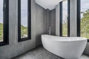 Blackout drapes, free WiFi, bed sheets - MODA & the MOON (Gongguan)