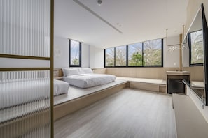 Cortinas blackout, wifi gratis y ropa de cama 