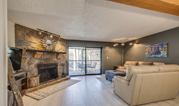 TV, caminetto, videogiochi