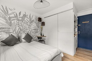 1 bedroom, free WiFi, bed sheets - Escapade Romantique à Deux Pas du Vieux-port (Marseille)