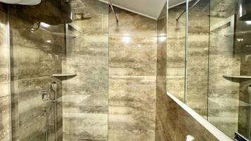 Comfort Apartment, Sea View | Bathroom | Shower, hair dryer, towels, toilet paper