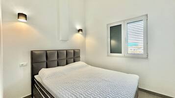 Apartemen Keluarga, pemandangan laut | Seprai premium, meja kerja, setrika/meja setrika, dan Wi-Fi gratis