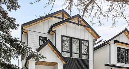 Ethereal Escape 2BR Suite Sleeps 6 AC near UofC