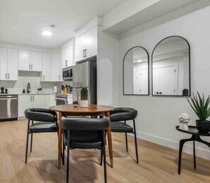 冰箱、微波炉、烤箱、炉灶