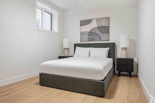 2 habitaciones, escritorio, tabla de planchar con plancha y wifi gratis 