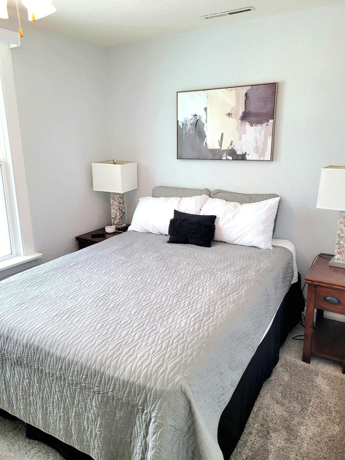 5 soverom, strykejern/-brett, wi-fi (mot et tillegg) og sengetøy