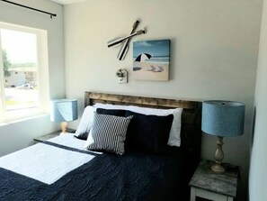 2 bedrooms, iron/ironing board, WiFi, bed sheets