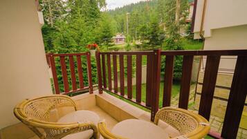 ํจ๋ฐ๋ฆฌ ์คํ๋์ค | ํ
๋ผ์ค/ํํฐ์ค