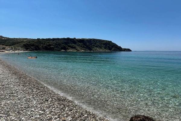 Beach nearby, white sand, 7 beach bars, rowing