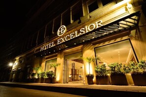 Front of property - Hotel Excelsior  (Karachi)