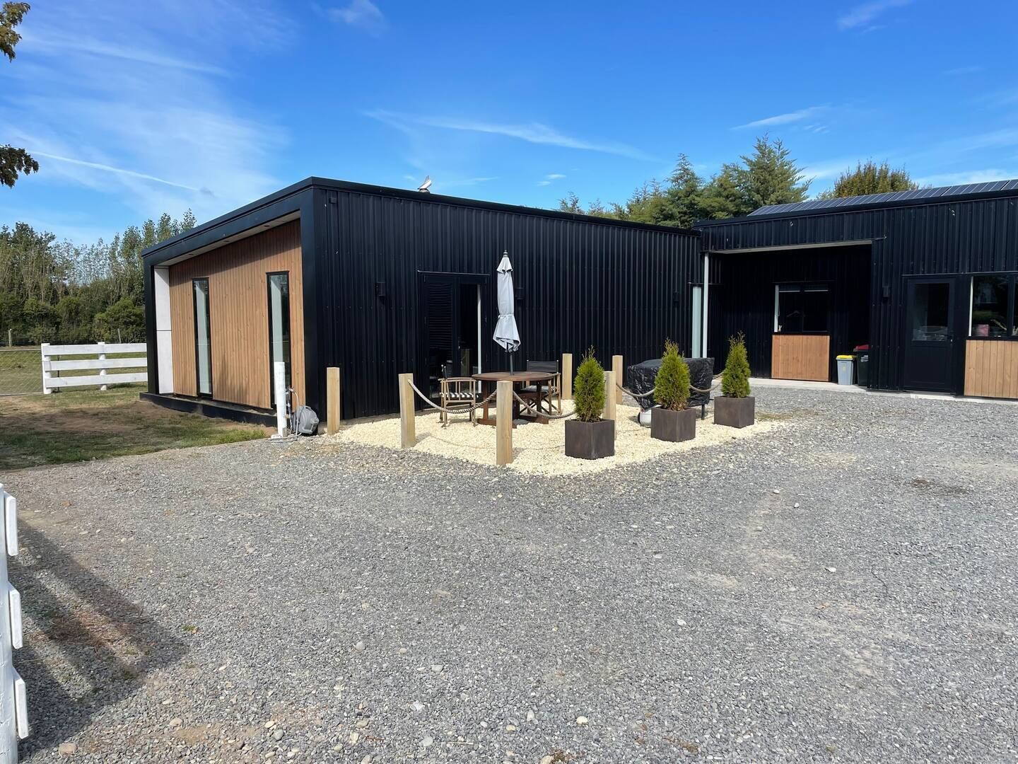 屋外ダイニングエリア