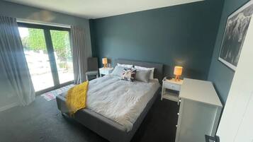 2 bedrooms, desk, iron/ironing board, free WiFi