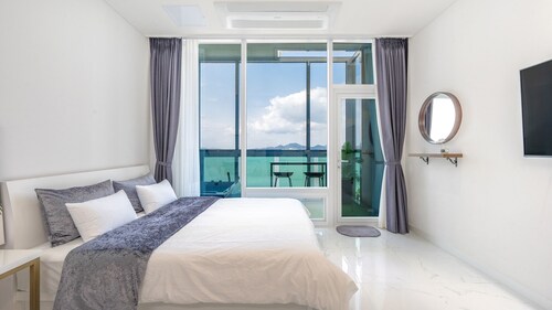 Yeosu Hemiswi SPA Pension