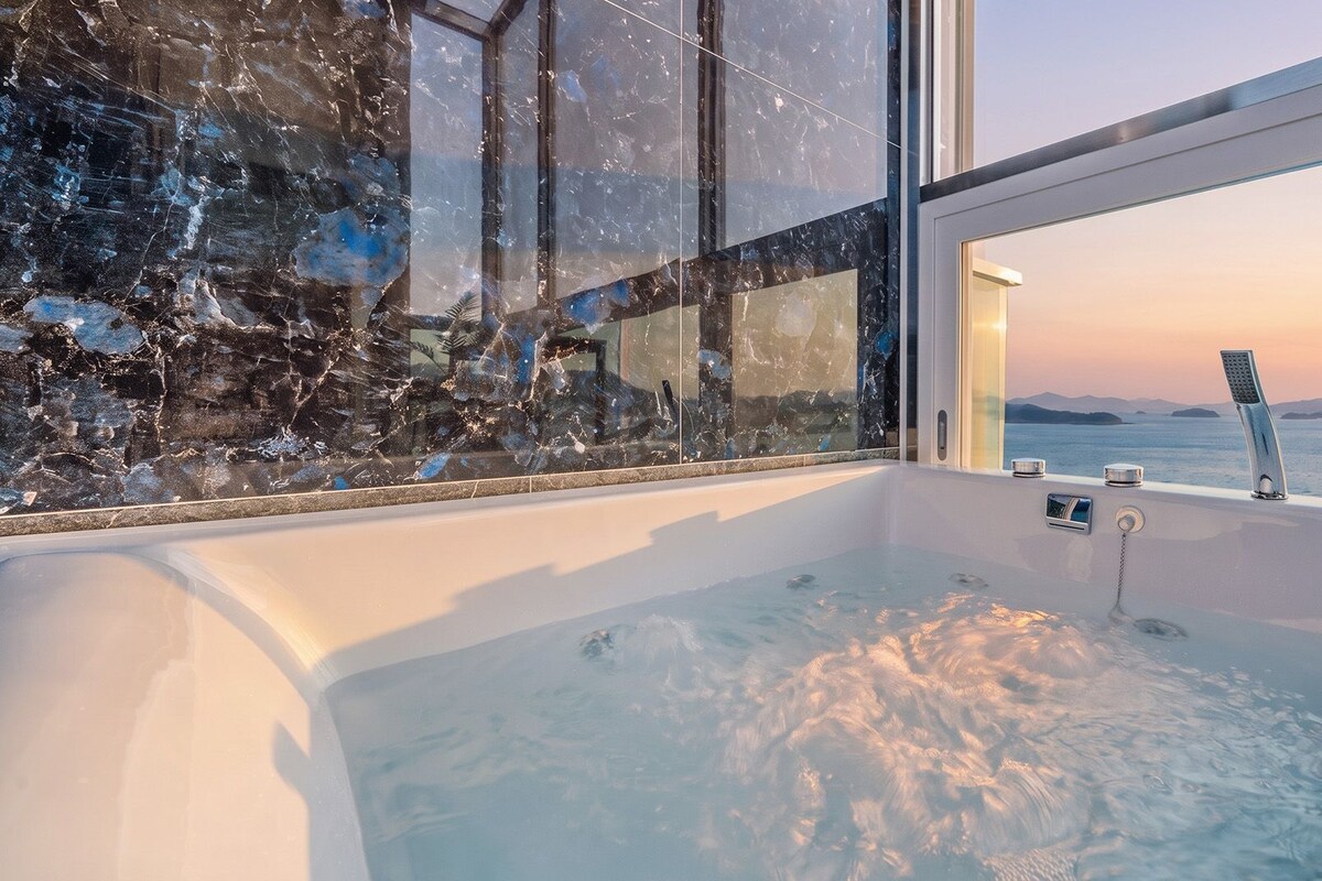Basic Room, 1 Bedroom (2F oceanview terraceroom (204)) | 1 bedroom, WiFi (free)