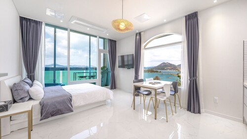 Yeosu Hemiswi SPA Pension