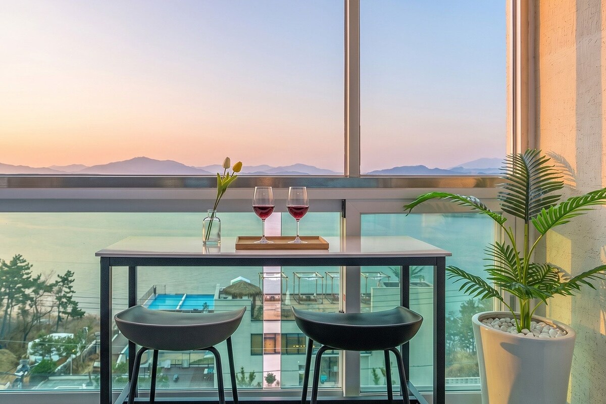 Basic Room, 1 Bedroom (2F oceanview terraceroom (201)) | 1 bedroom, WiFi (free)