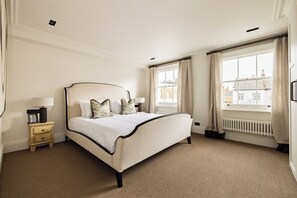 4 bedrooms, iron/ironing board, travel cot, free WiFi