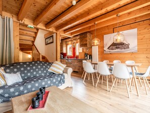 TV - Spacious chalet with sauna and WiFi in Les Gets (Les Gets)